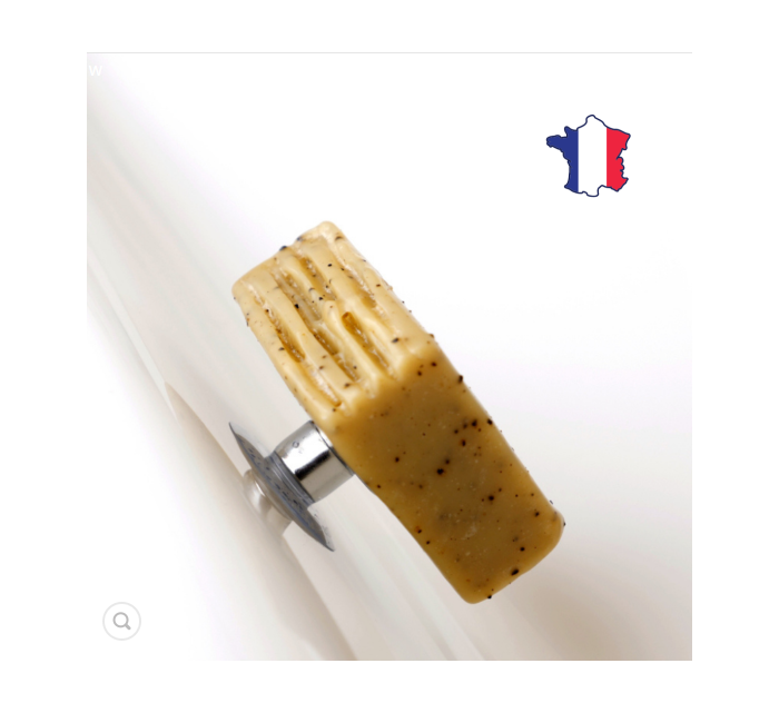 magnetic support for solid soap